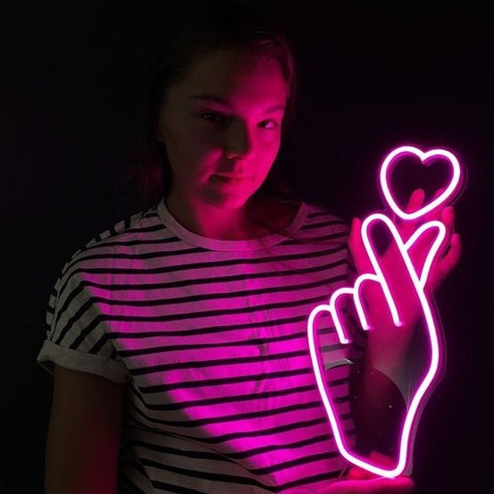 Love Sign Neon Pink