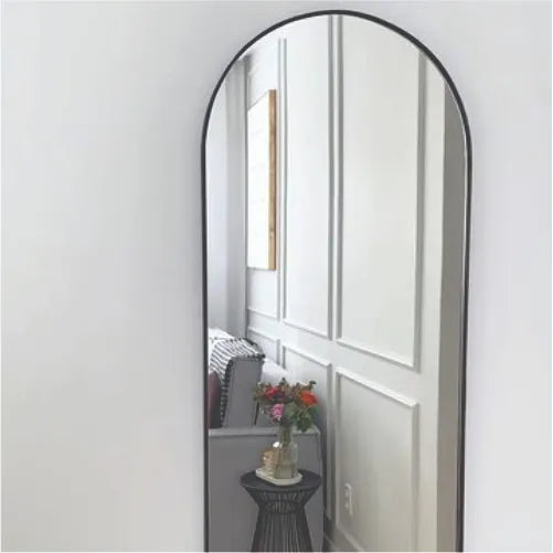 Curved looking Mirror