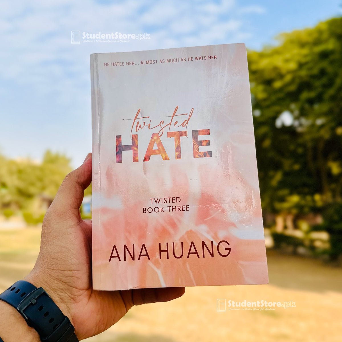 Twisted Hate  -Ana Huang - Reading Books