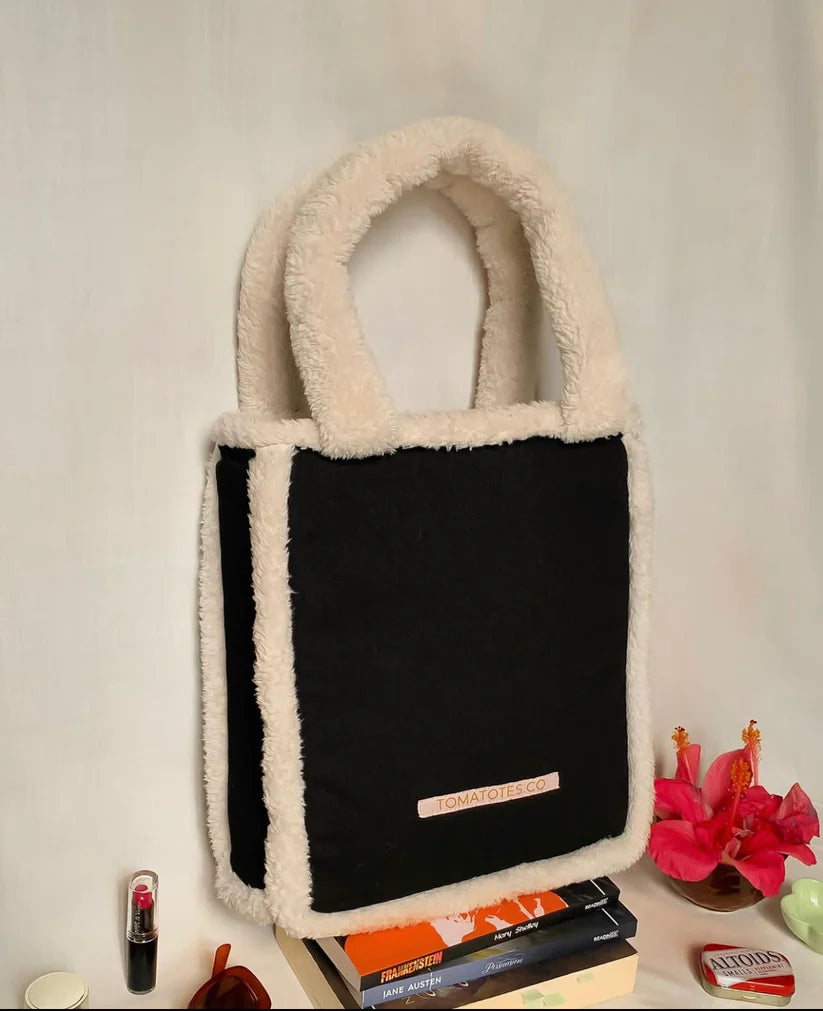 Black Tote Bag With Offwhite Fur